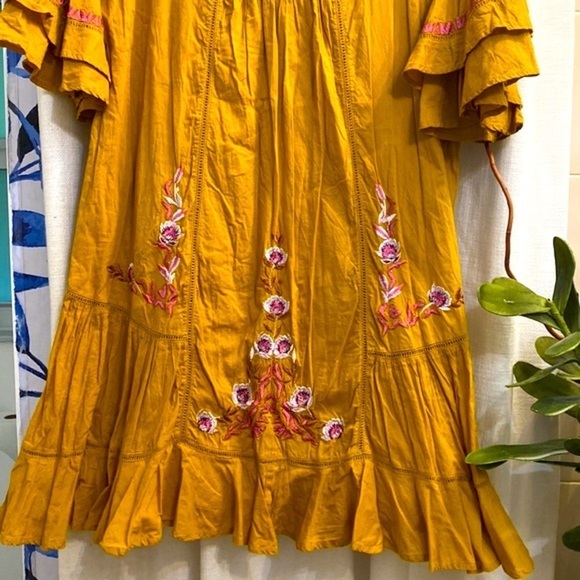 Women’s  Gold Colored FREE PEOPLE Embroidered Pavlo Babydoll Dress Size Small - Picture 4 of 10